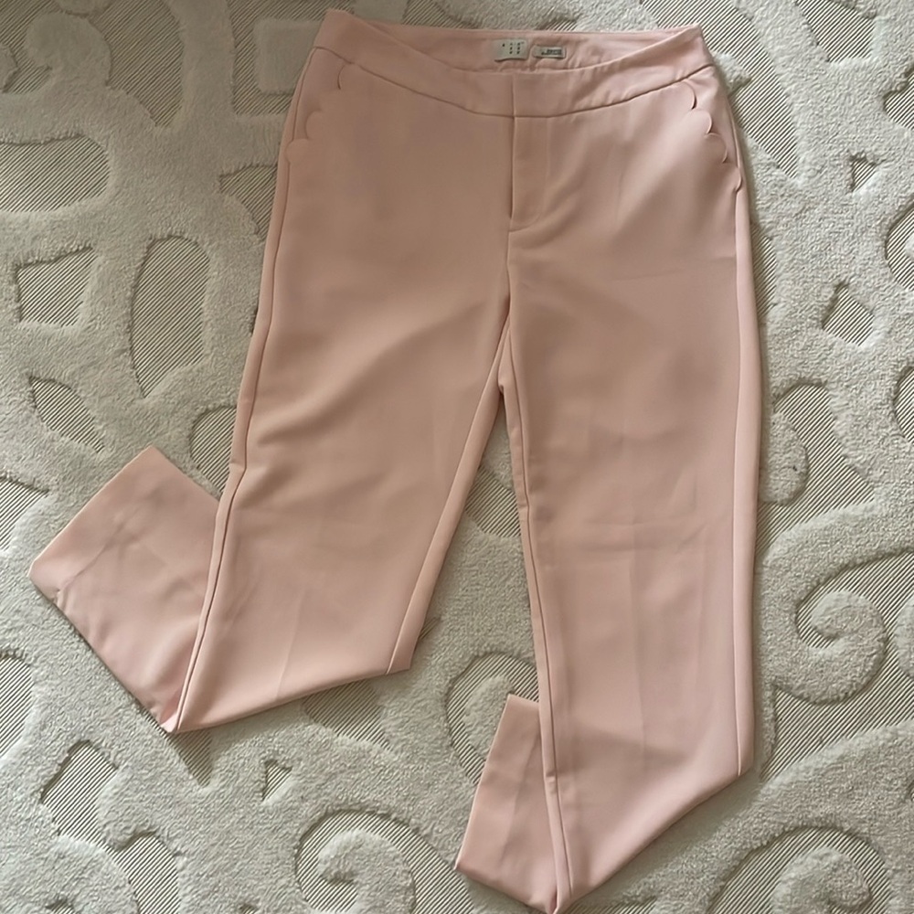 Pink ankle dress pants with scalloped pocket detail